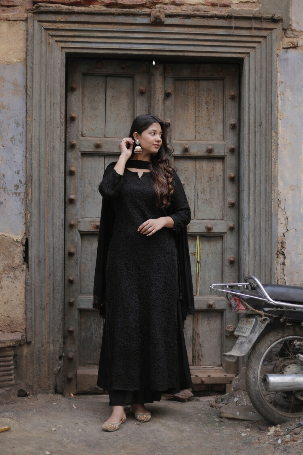 Hania Amir Resham Viscose Jaal Chikankari Kurti And Palazzo Dupatta Set